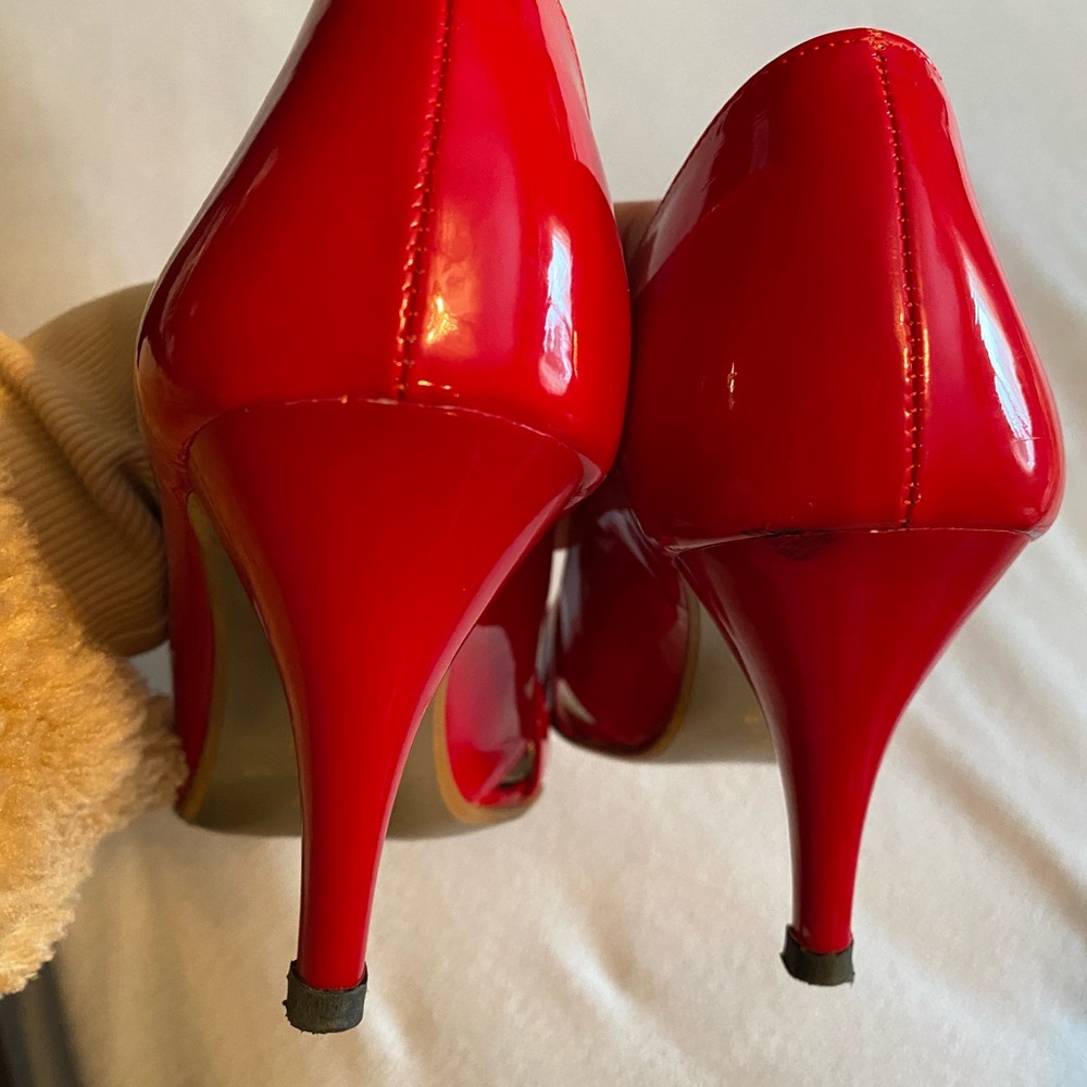 Red heels - Picture 4 of 9